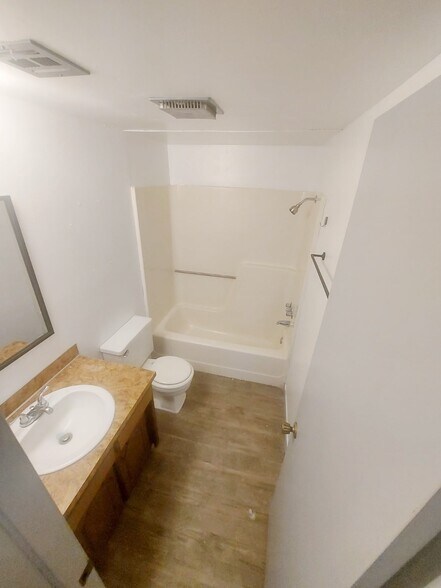 Building Photo - 2948 Robert Rd