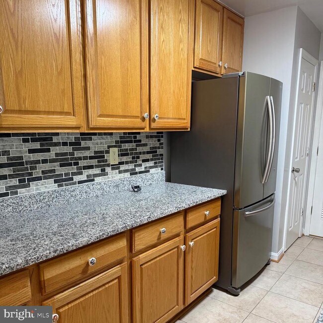 Building Photo - 10730 Symphony Way