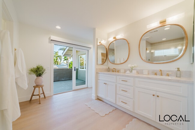 Building Photo - 801 N Rios Ave