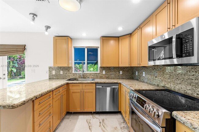 Building Photo - 10672 SW 77th Ave