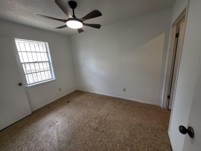 Building Photo - 216 N Meadow Ave