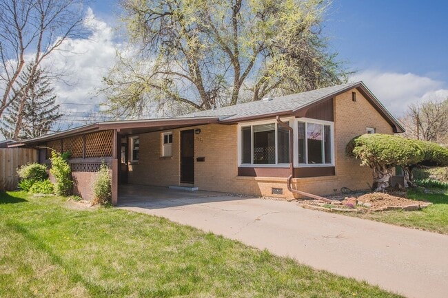 Building Photo - New Finishes in this Home on a Large Lot with Covered Parking and AIR CONDITIONING! MOVE IN READY!