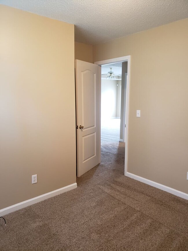 Building Photo - Rent Ready in New Market