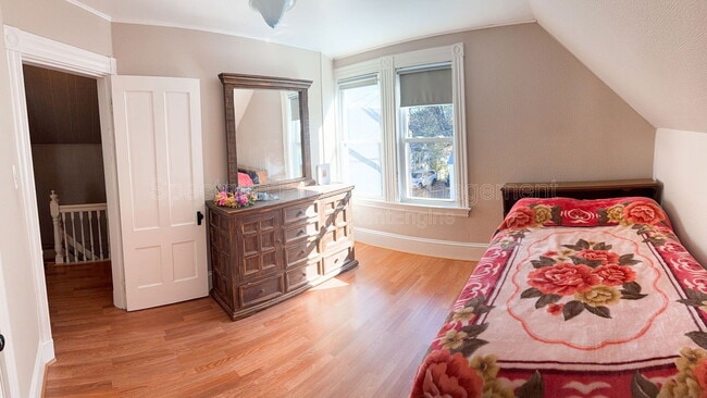 Building Photo - 4 Autumn St