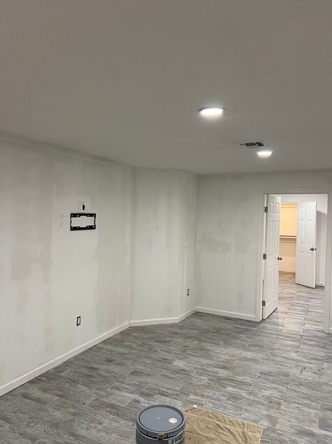 Building Photo - 6 Candice Ct