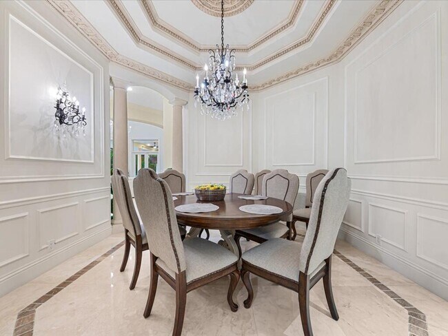 Building Photo - 3030 NE 45th St