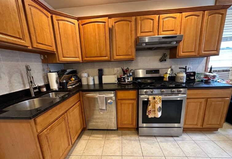 Building Photo - 25 Gibbs St