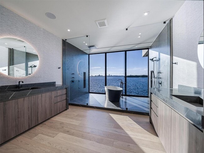 Building Photo - 11400 N Bayshore Dr