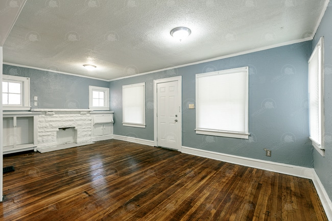 Building Photo - Charming and cozy house in historic East S...