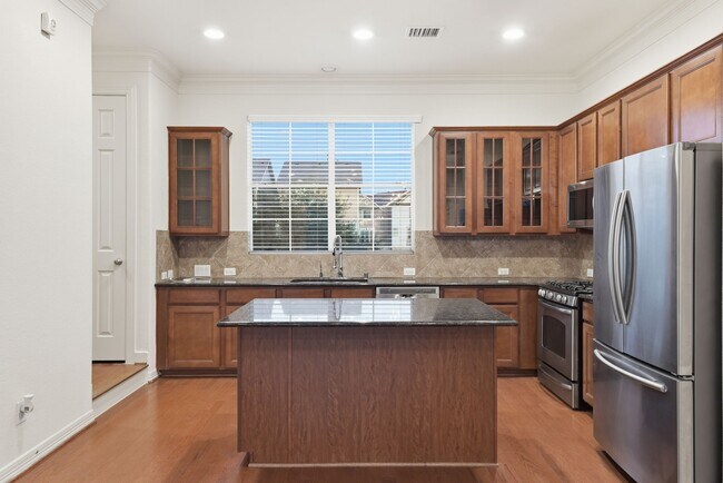 Building Photo - 3209 Clearview Cir