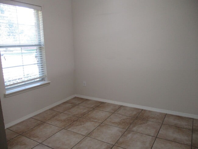 Building Photo - $1995 / 3br – 1648 ft2 - 3/2/2 w/Office ready to move in Brookville Estates (Forney)