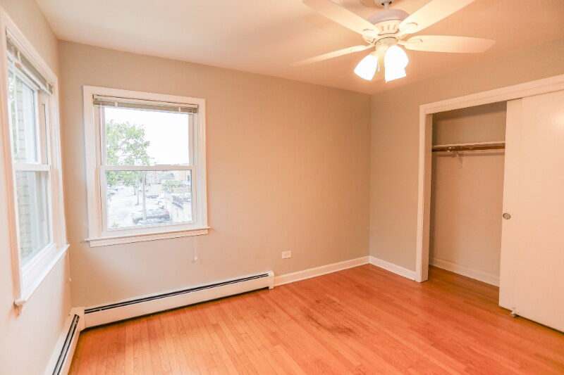 Building Photo - 8614 W Berwyn Ave