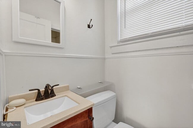 Building Photo - 7903 Woodbury Dr