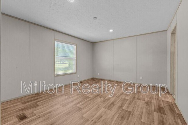 Building Photo - 141 Pioneer Ct