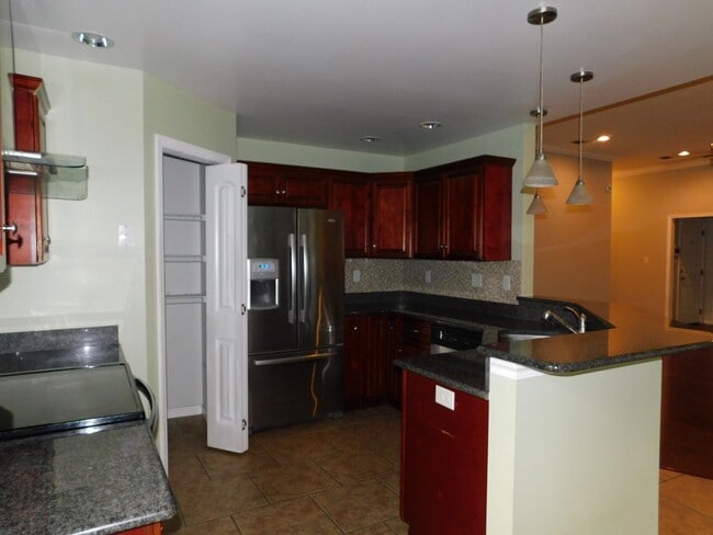 Building Photo - 3 bedroom in Crestwood S/D