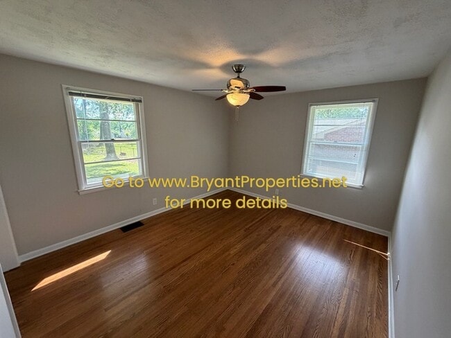 Building Photo - 720 Robert Burns Dr