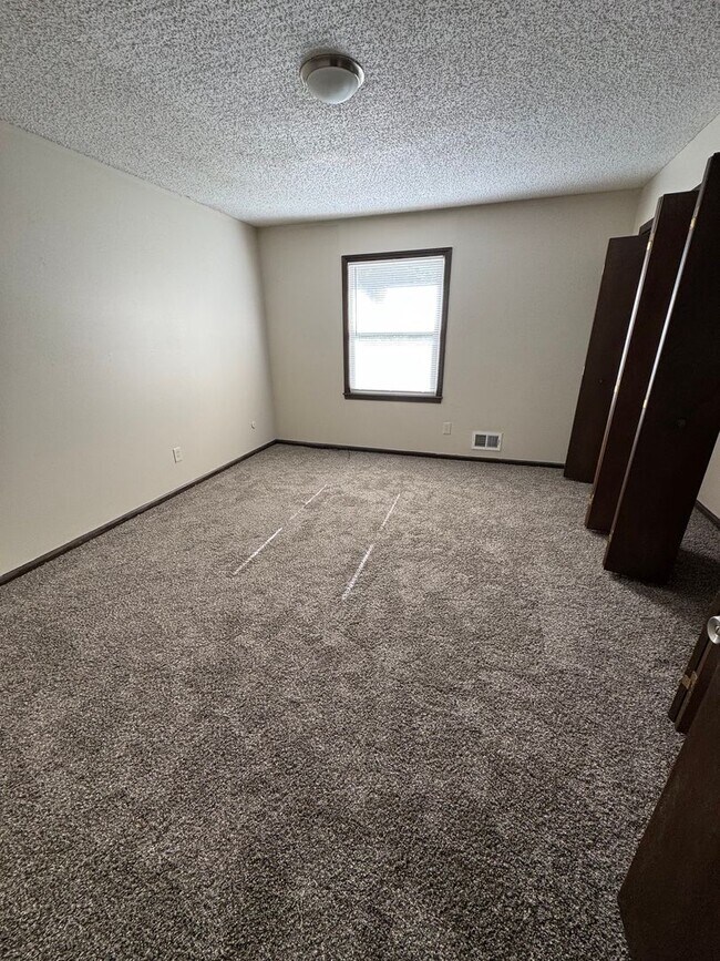Building Photo - 311 Hawthorne Ct