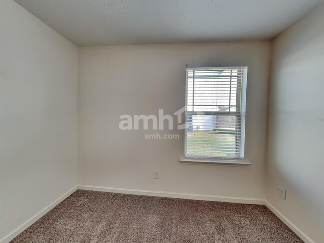 Building Photo - 123 Farmbrook Ct