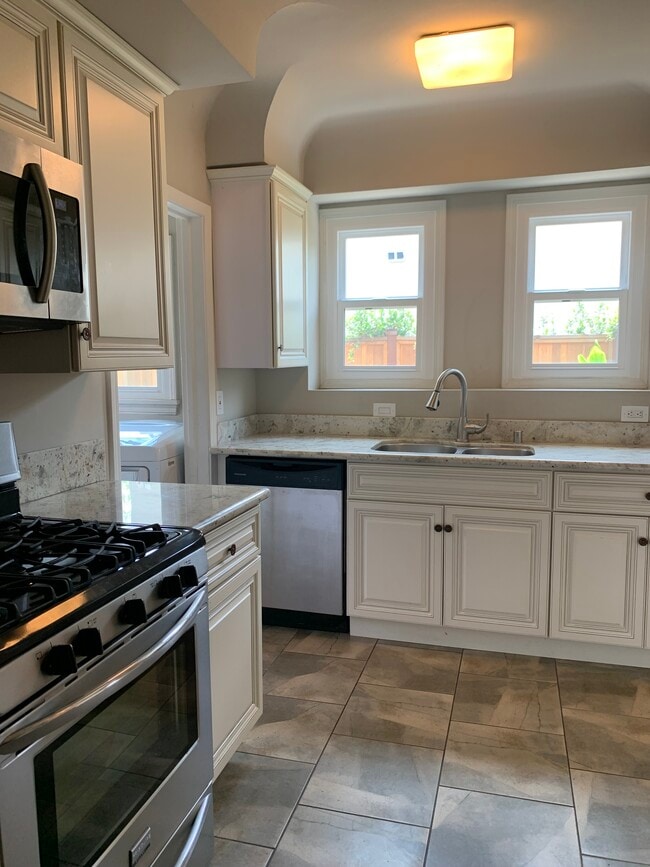 Building Photo - 4222 S Bronson Ave