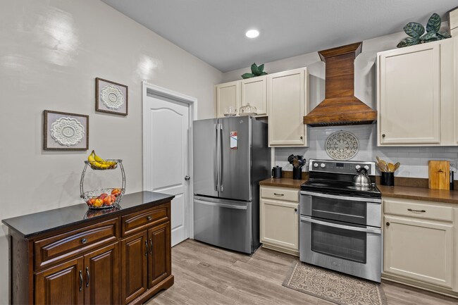 Building Photo - 2114 Redgate Dr