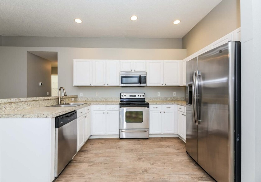 Building Photo - 4592 Misty Dawn Ct N