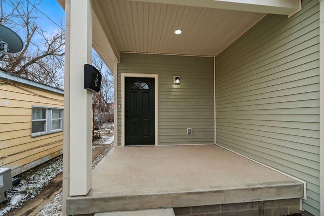 Building Photo - Incredible 2 bedroom 1 bathroom Duplex!