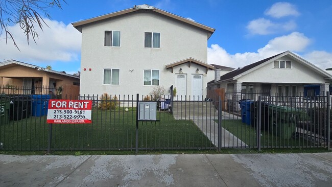 Building Photo - All Bed& Bath at 1st ,2 car Assigned Parking Space at back with access alley,tile &laminate floor...