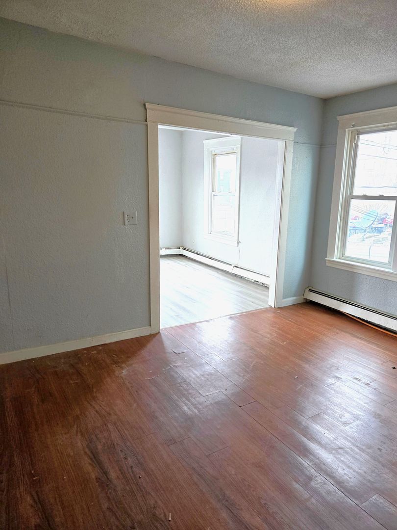 Building Photo - 883 Dexter St