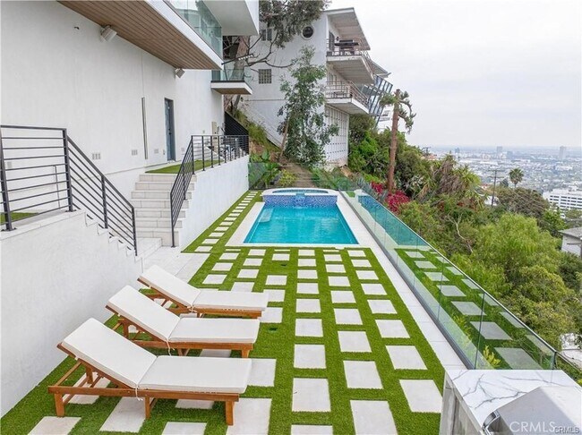 Building Photo - 8566 Hollywood Blvd