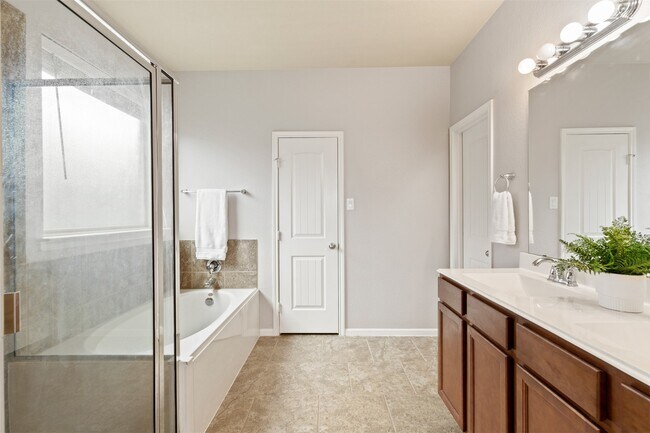 Building Photo - 11614 Lantana Reach Dr