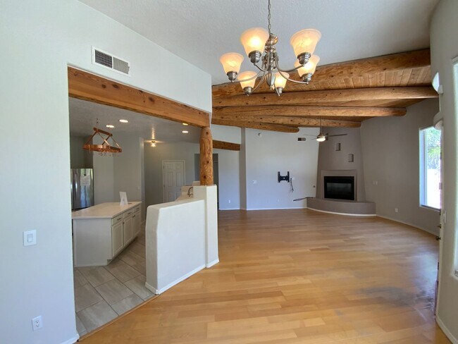 Building Photo - 3 Bedroom Single Story Home Available Near...