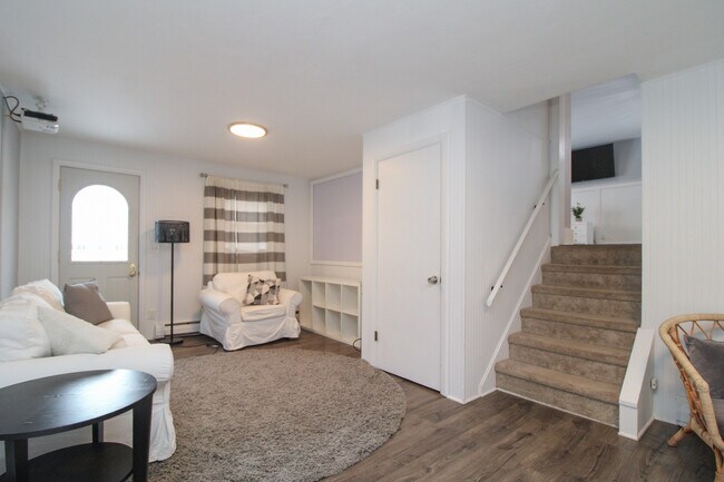 Building Photo - 213 Blueberry Dr