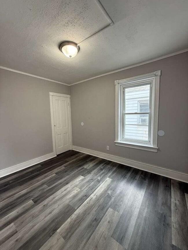 Building Photo - 306 Dayton St