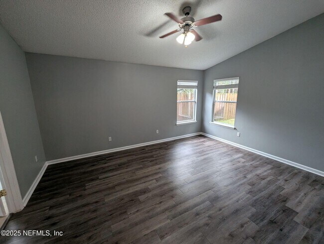 Building Photo - 712 N Edenbridge Way