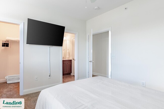 Building Photo - 2118 Silvercrest Dr