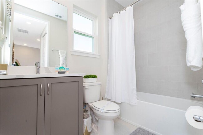 Building Photo - 772 Driving Range Ct