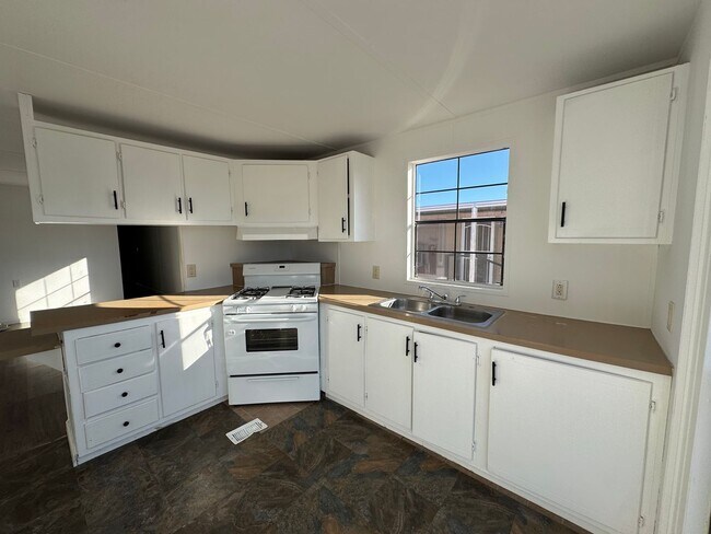 Building Photo - Charming  2 bedroom mobile