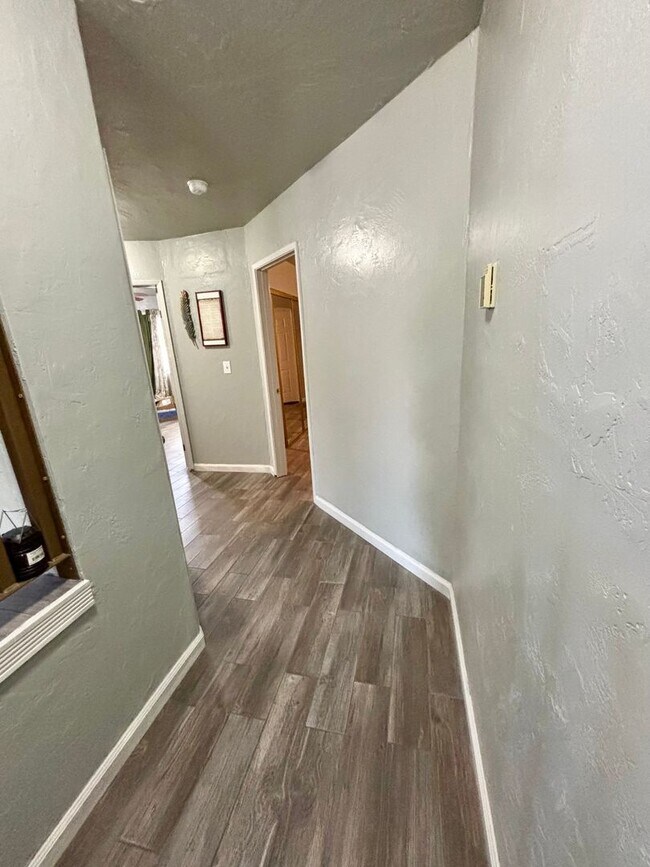 Building Photo - 4-BEDROOM 3-Bathroom FURNISHED Peaceful Country Living