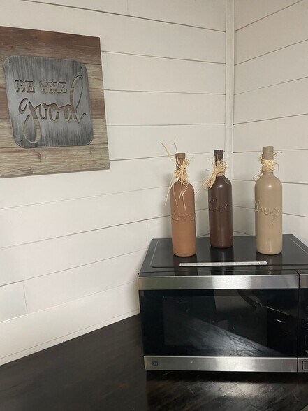 Building Photo - 1821 6th Ave