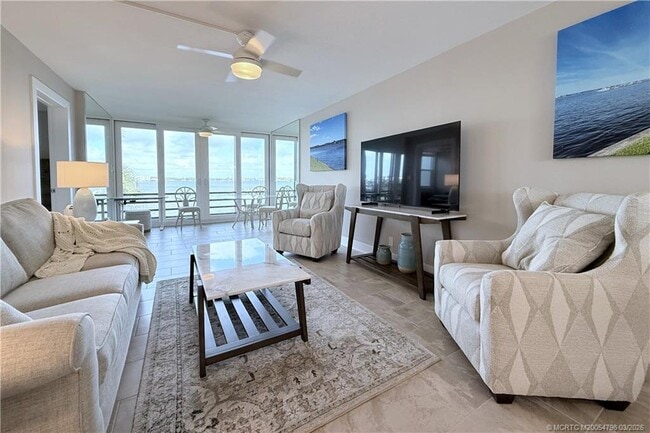 Building Photo - 1950 SW Palm City Rd