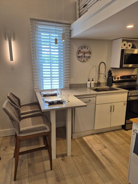 Building Photo - 1220 Newton St