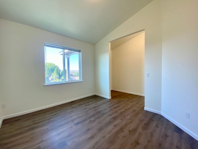 Building Photo - Beautiful, Newly-Built Home with Office