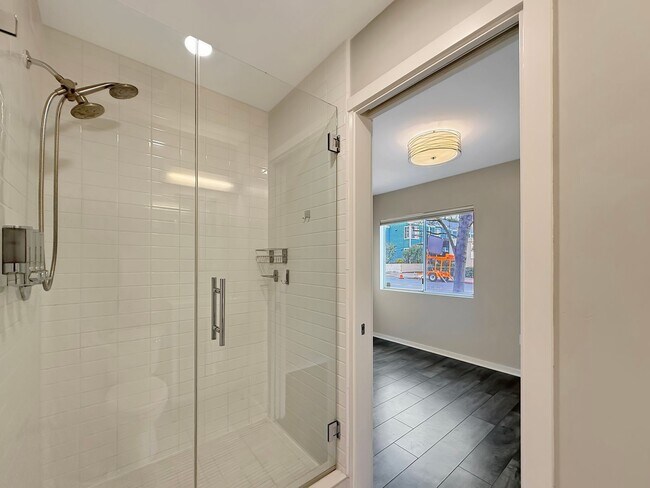 Building Photo - SD: Stunning 3BD/3.5BA Townhome in Ocean Beach with 2-Car Garage, Private Balcony & In-Unit Laundry