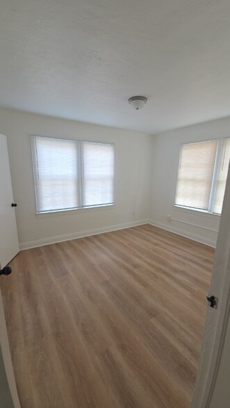 Building Photo - 1100 E Canal St