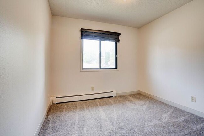 Building Photo - $1,050 | 2 Bedroom, 1 Bathroom Apartment | No Pets | Available for August 1st, 2026 Move In!