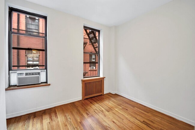 Building Photo - 358 W 45th St