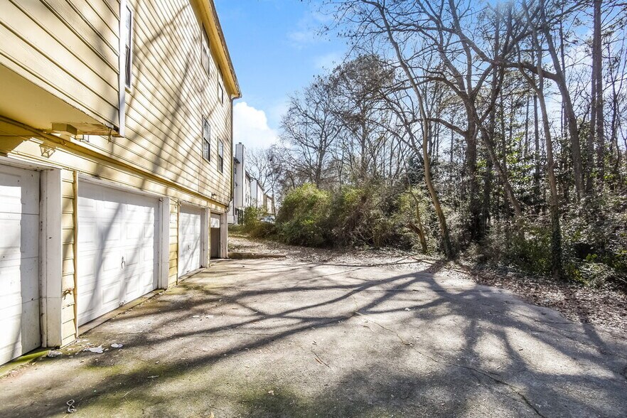 Building Photo - 5026 Hawthorne Ct