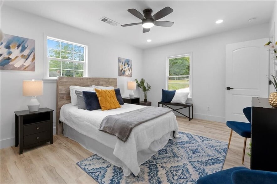 Building Photo - 2014 Fence Rd NE