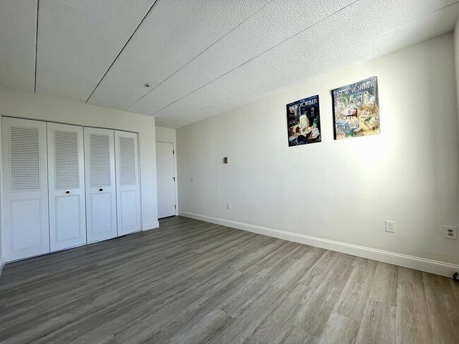 Building Photo - 308 Quarry St