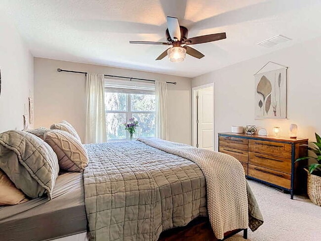 Building Photo - 10525 Oakside Dr